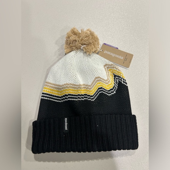 Patagonia Youth Powder Town Beanie Cream Black NWT Recycled Polyester Kids - Picture 1 of 7